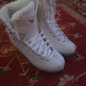 Little Girls Size 1 White Ice Skates